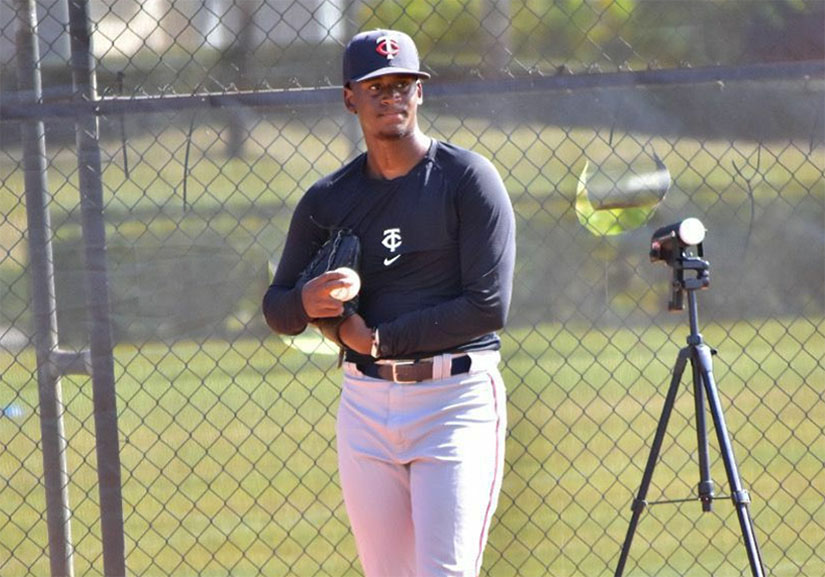 Joven mocano firma en las Grandes Ligas con Minnesota