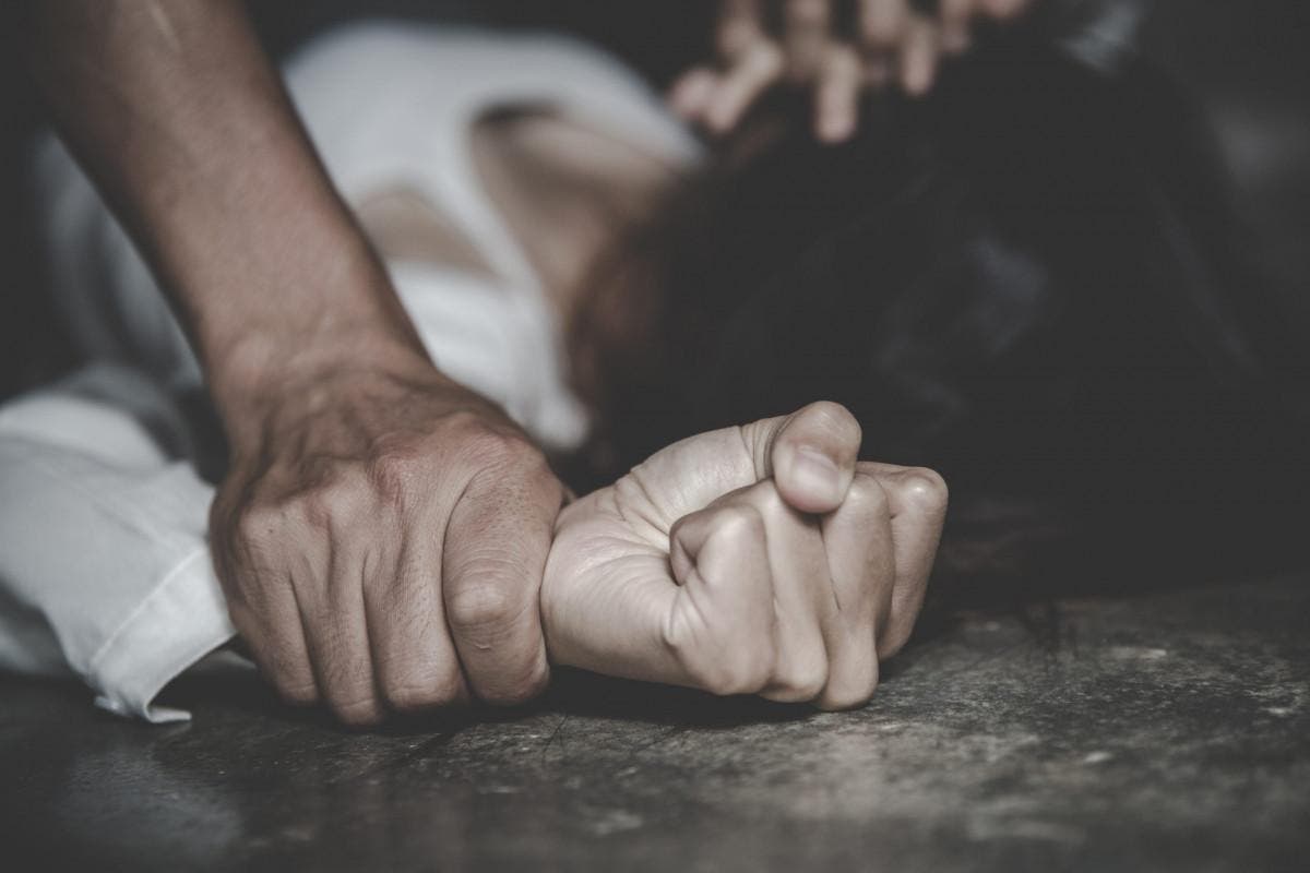 Arrestan hombre acusado de abusar sexualmente de una menor