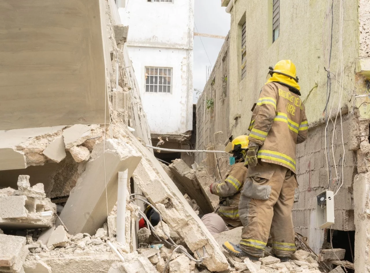 Se eleva a 3 los fallecidos tras colapso de edificio