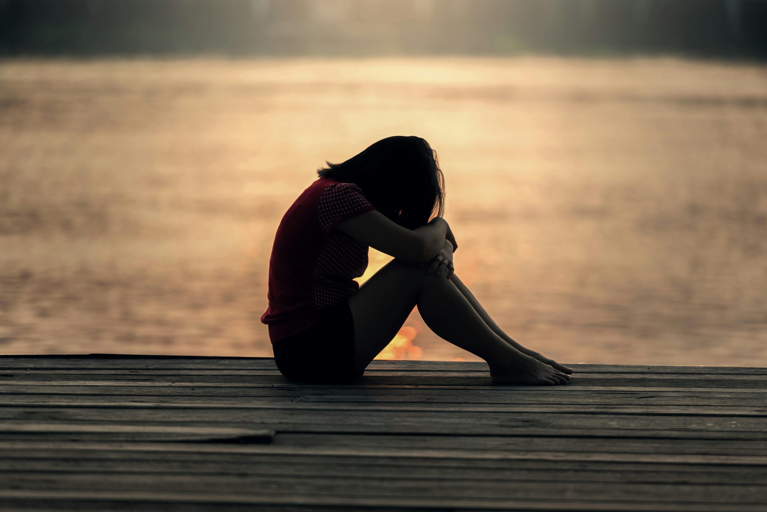Mujer-triste-scaled.jpeg