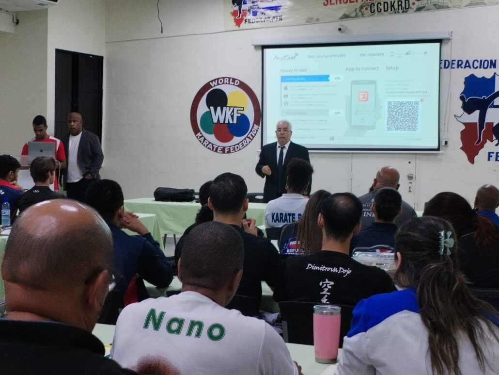 FEDOKARATE imparte seminario a 70 entrenadores para capacitarles en el acompañamiento de atletas