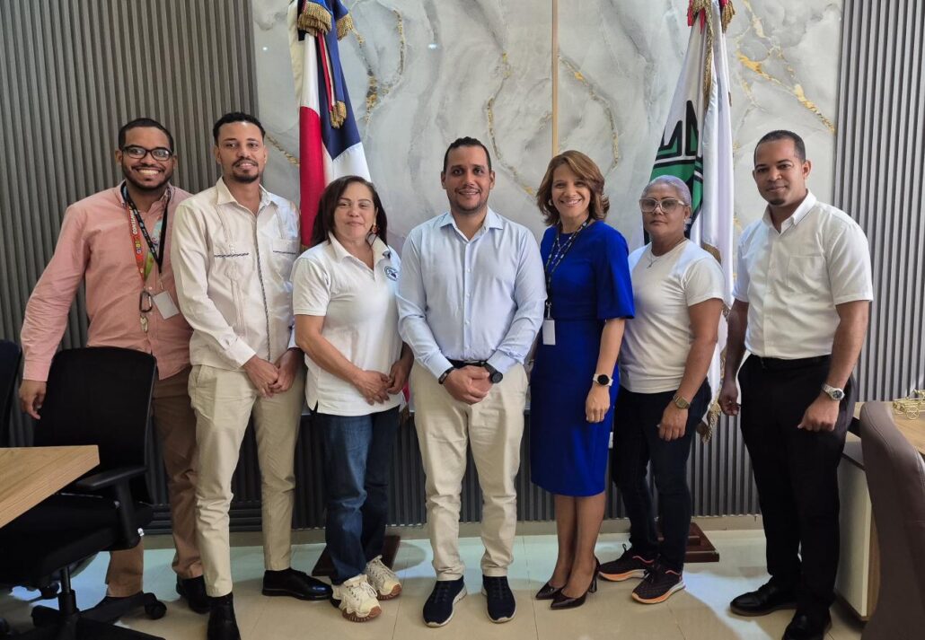 Monte Plata impulsa la educación en tecnología