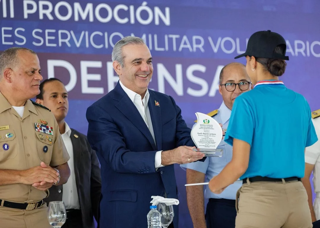 Abinader encabeza graduación del servicio militar voluntario