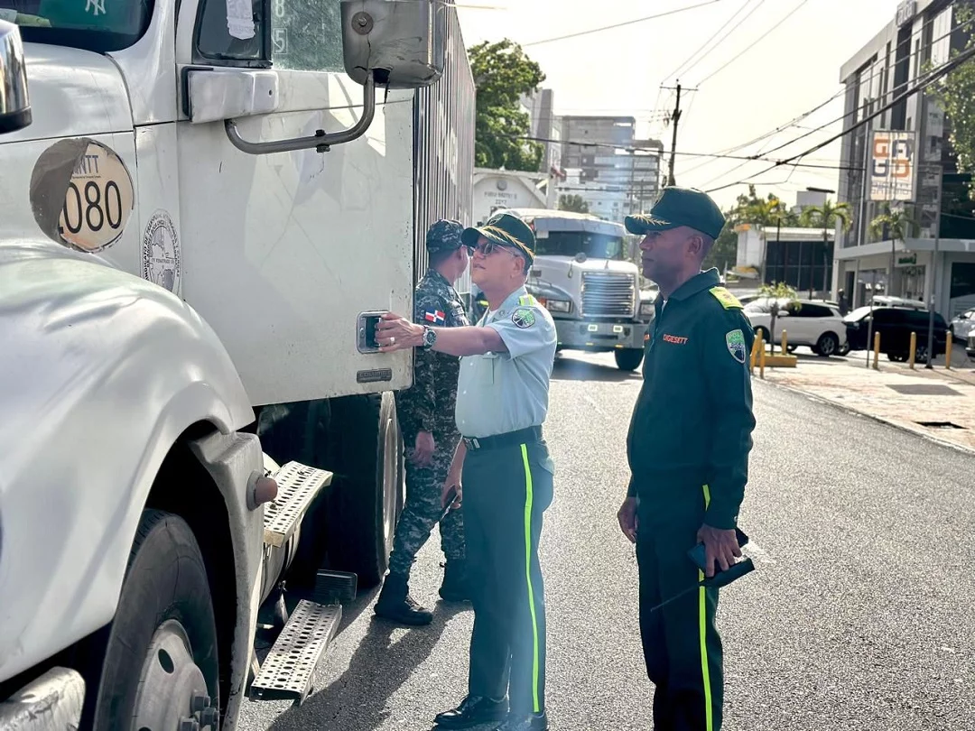 Autoridades continúan operativos contra vehículos pesados