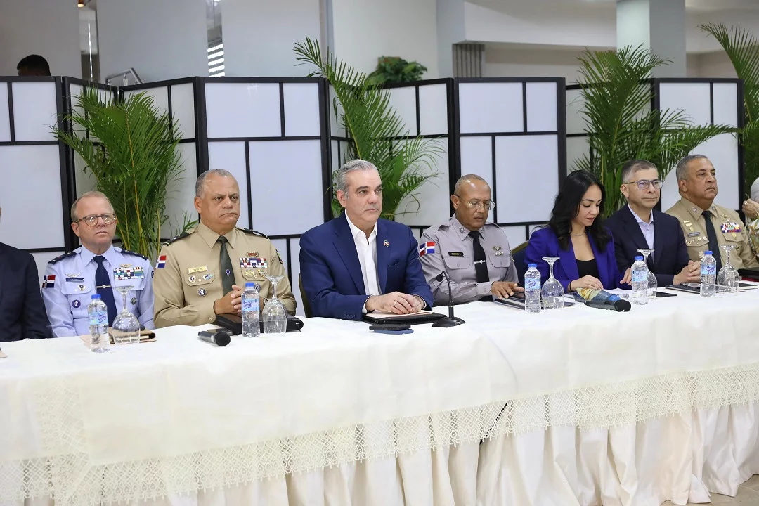 Abinader encabeza reunión de seguridad ciudadana en la Policía