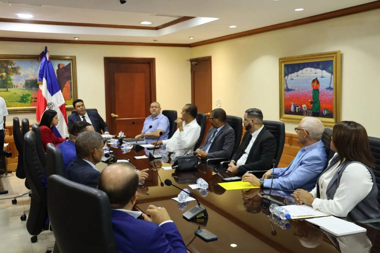 PLD presenta ante el Senado propuestas para proyecto de modificación Código de Trabajo