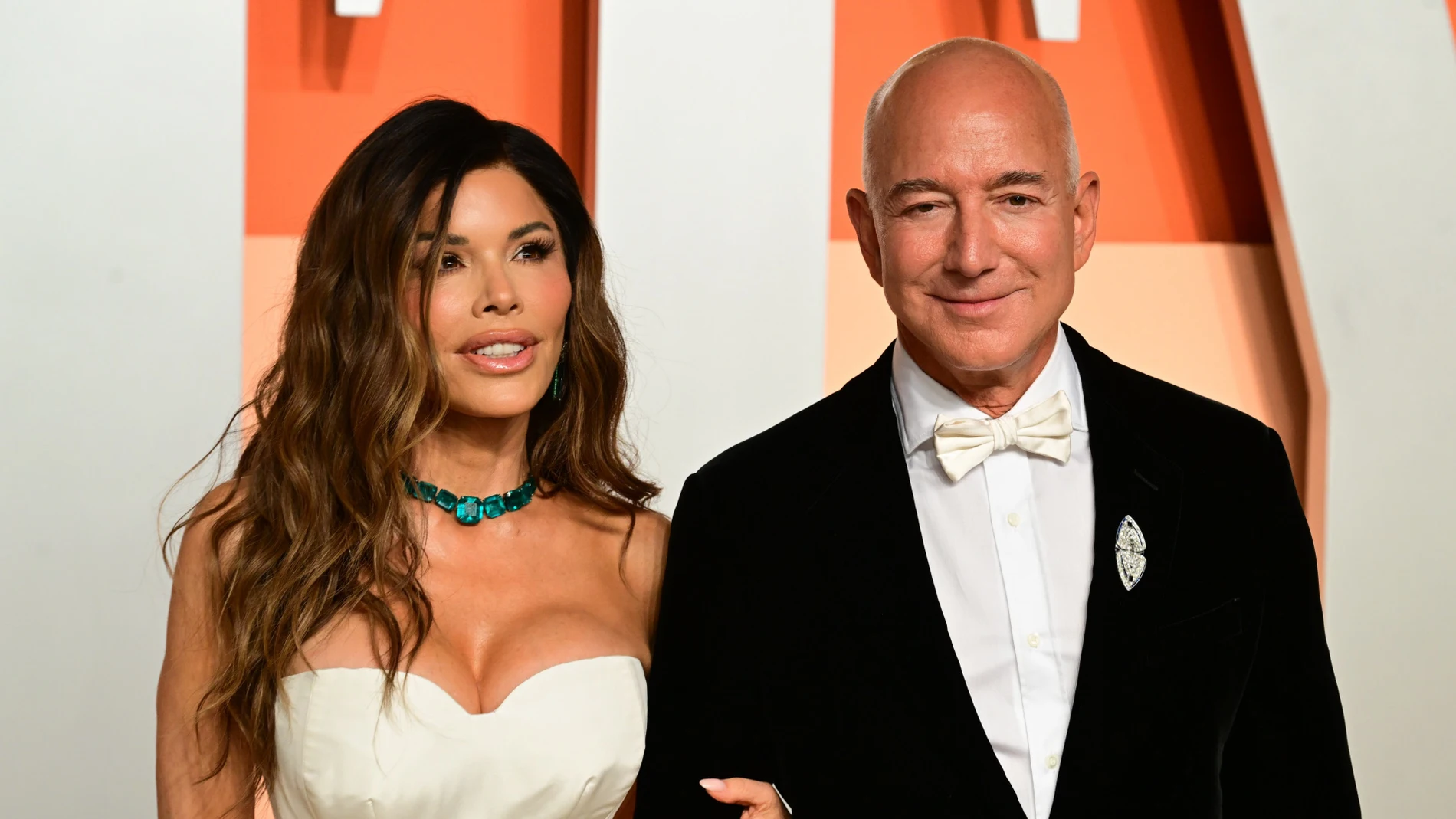 La cantidad que Jeff Bezos y Lauren Sanchez gastarán