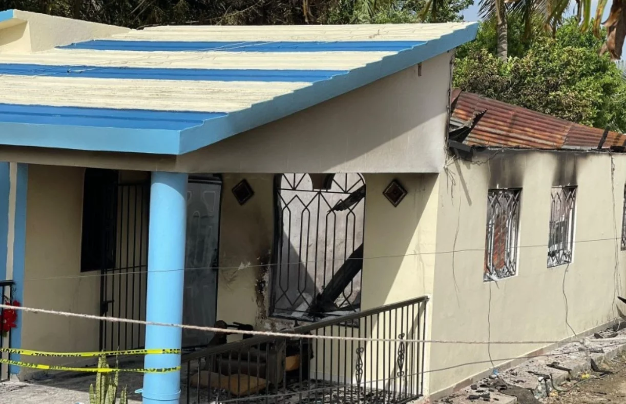 Incendio en Santiago deja cinco fallecidos, miembros de una misma familia