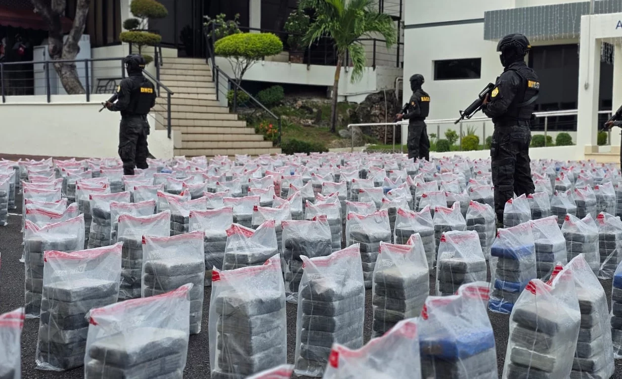 DNCD ocupa tonelada de cocaína frente a costas de Pedernales