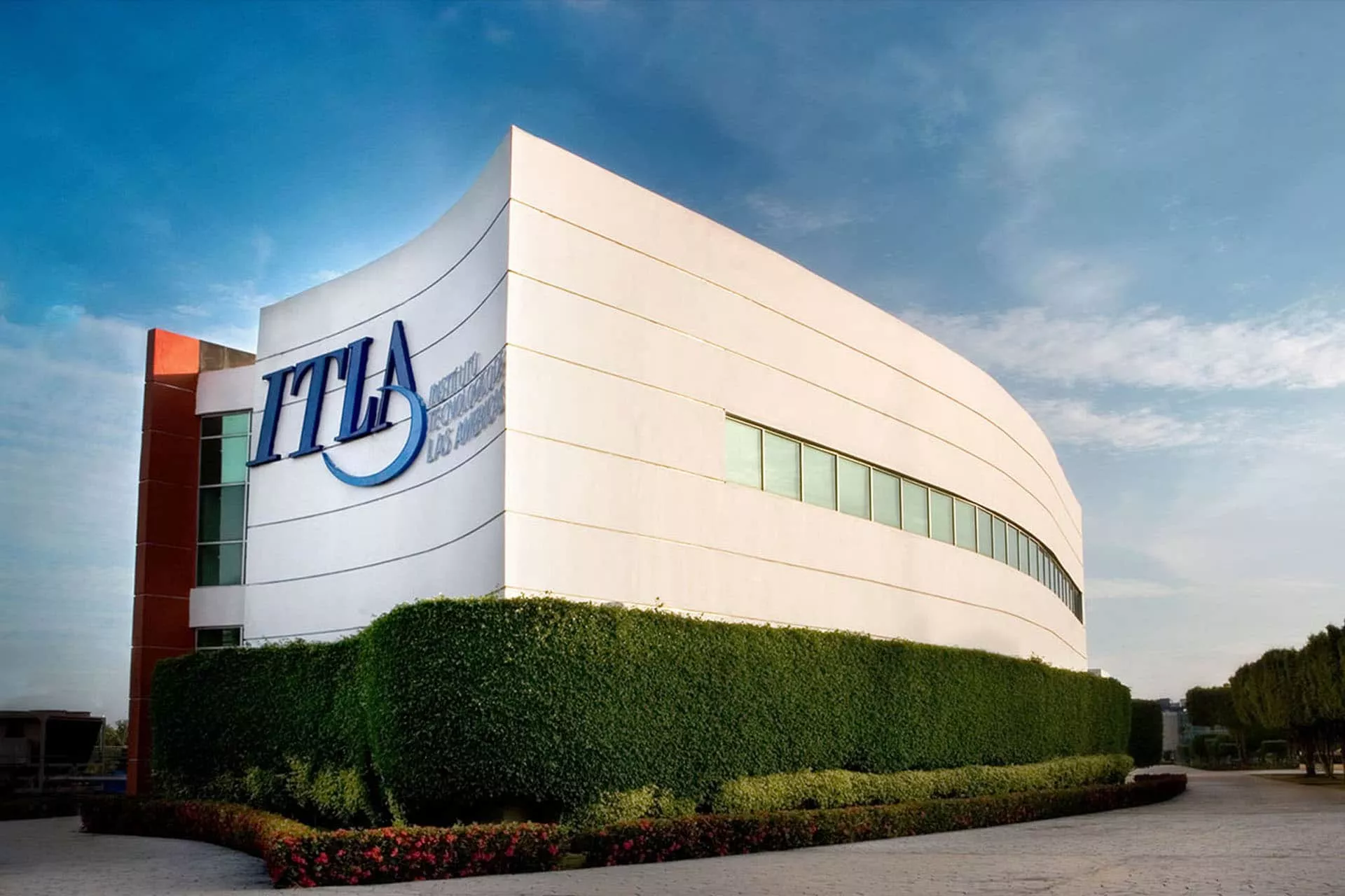 ITLA ofrece 100 becas en carreras tecnológicas de alta demanda laboral