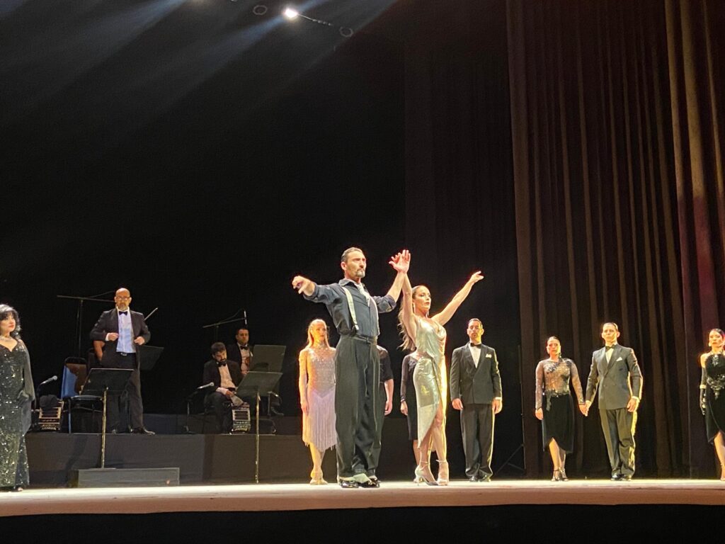 Una noche de virtuosidad y pasión: “Forever Tango” florece en el Teatro Nacional