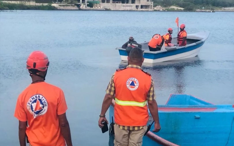 Avistan 3 cuerpos y rescatan a 17 sobrevivientes