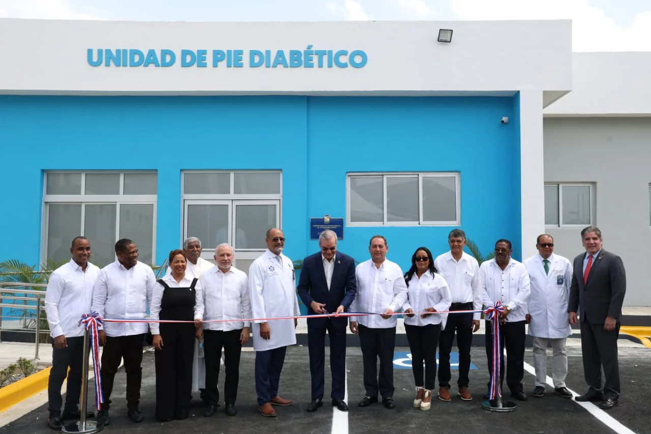 Presidente Abinader inaugura primera Unidad de Pie Diabético