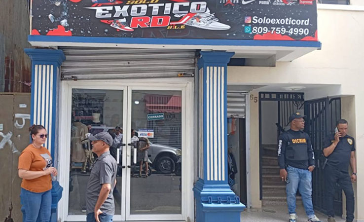 Crecen las quejas por ola de robos en Moca; ladrones penetran en tienda Exótico RD