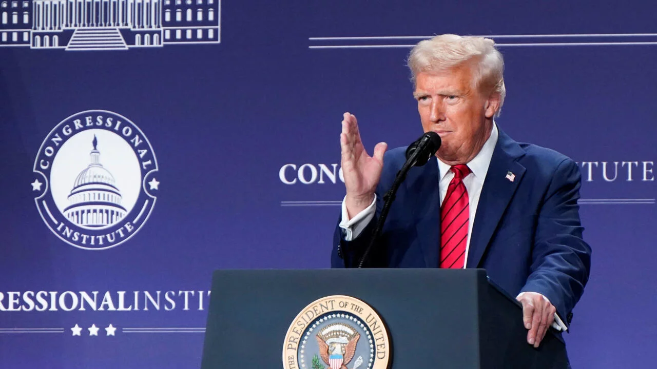 Trump rubrica su ley de recorte fiscal y presupuestario