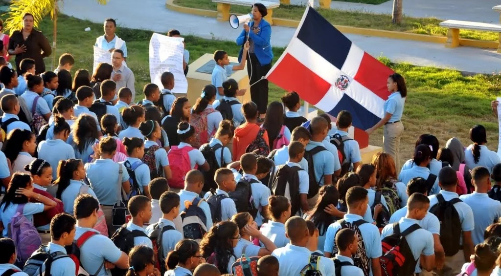 Más de 132 mil docentes se capacitan en tecnología para impulsar la educación del futuro