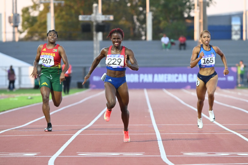 Liranyi Alonso gana los 200 metros femeninos y rompe récord