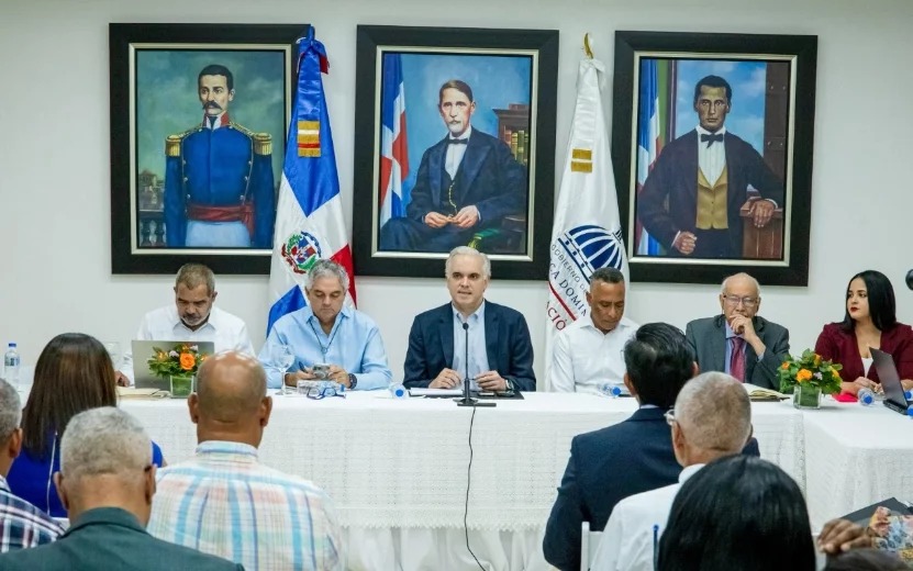 Educación y Padres y Amigos tratan año lectivo
