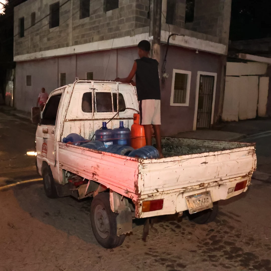 Sin agua ni luz, crecen las quejas en Los Alcarrizos