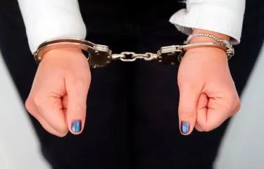 Acusan de testaférrea y arrestan a pareja de detenido en Operación Discovery 3.0