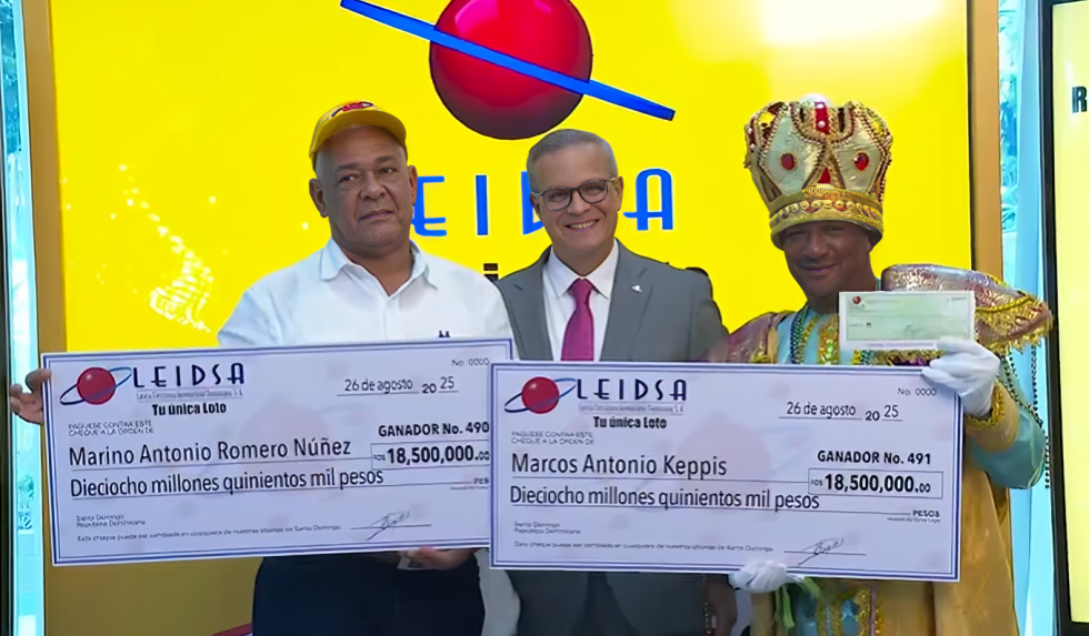 Leidsa entrega premio de 37 millones a odontólogo y profesor