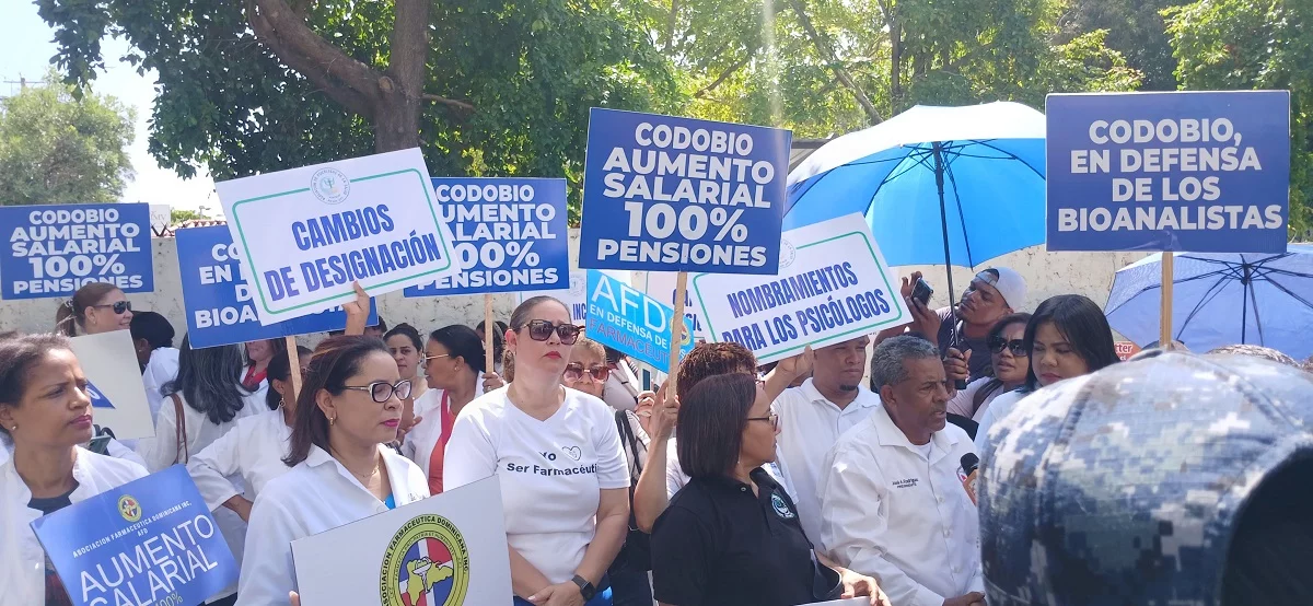 CONASALUD protesta frente al SNS para exigir cumplimiento acuerdos pendientes