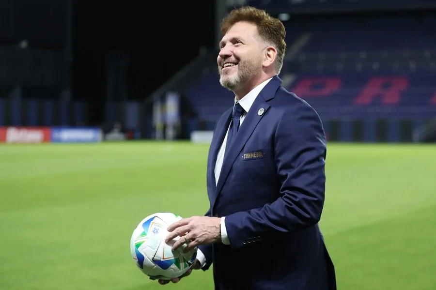 Conmebol quiere reducir las interrupciones en el fútbol suramericano para tener un juego más real
