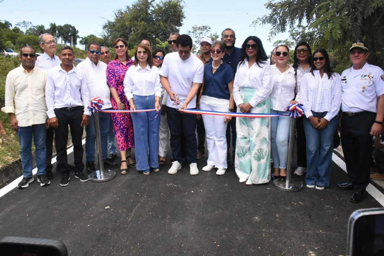 Collado inaugura reconstrucción calles en turístico municipio de Sosúa