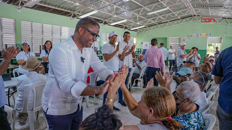 Propeep lleva jornada social a residentes en barriada de SDE