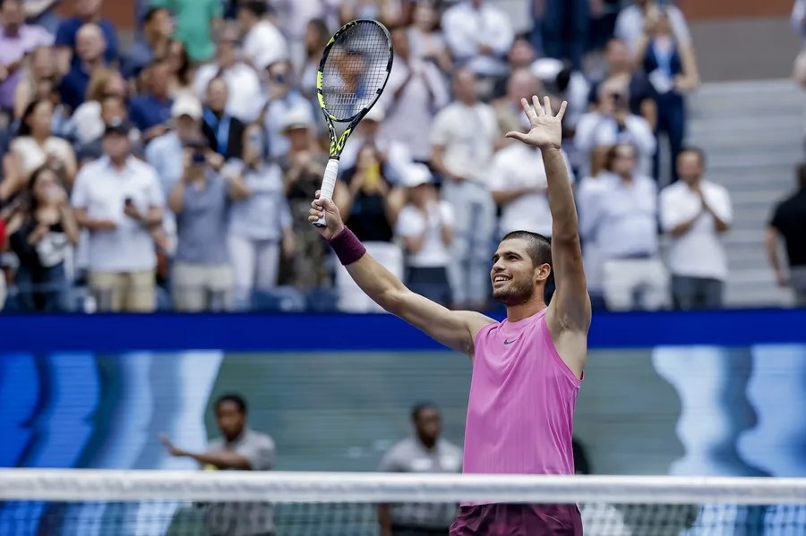 Carlos Alcaraz vence a Novak Djokovic y avanza a la final del US Open 2025