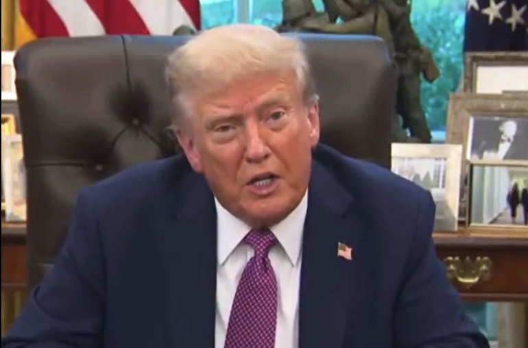 Trump amenaza con derribar aviones militares de Venezuela