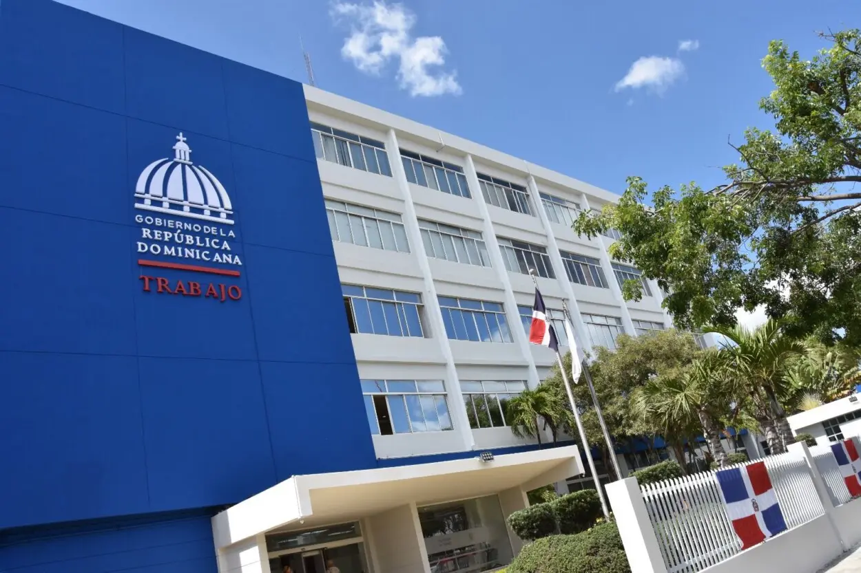 El Ministerio de Trabajo posterga jornada de empleo debido a tormenta tropical Melissa