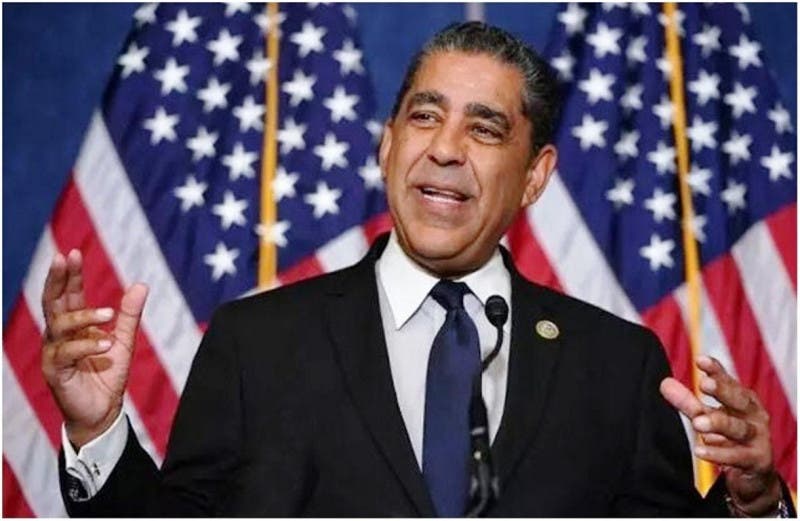 Congresista Adriano Espaillat reprende a Trump por acción militar en aguas del Caribe