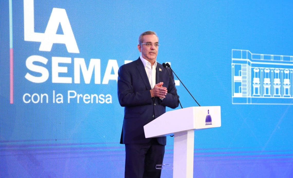 Abinader defiende uso de préstamos