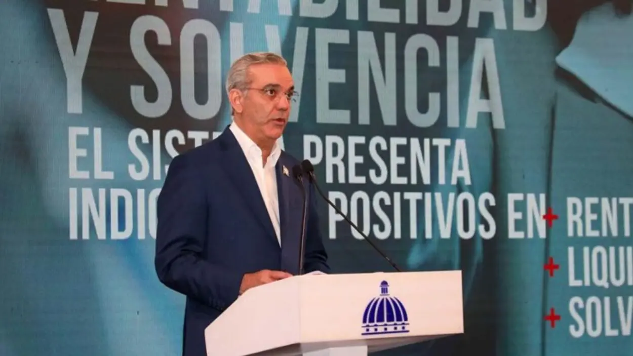 Abinader destaca estabilidad del sistema financiero nacional