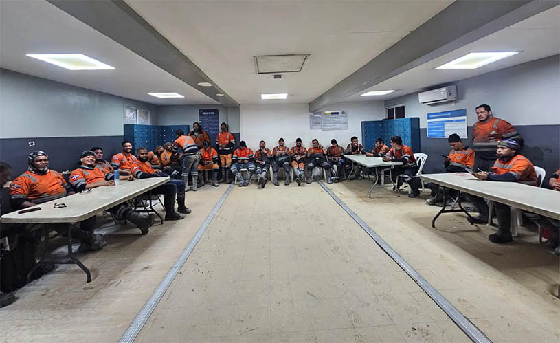Rescatan a 80 empleados atrapados en mina de CORMIDOM
