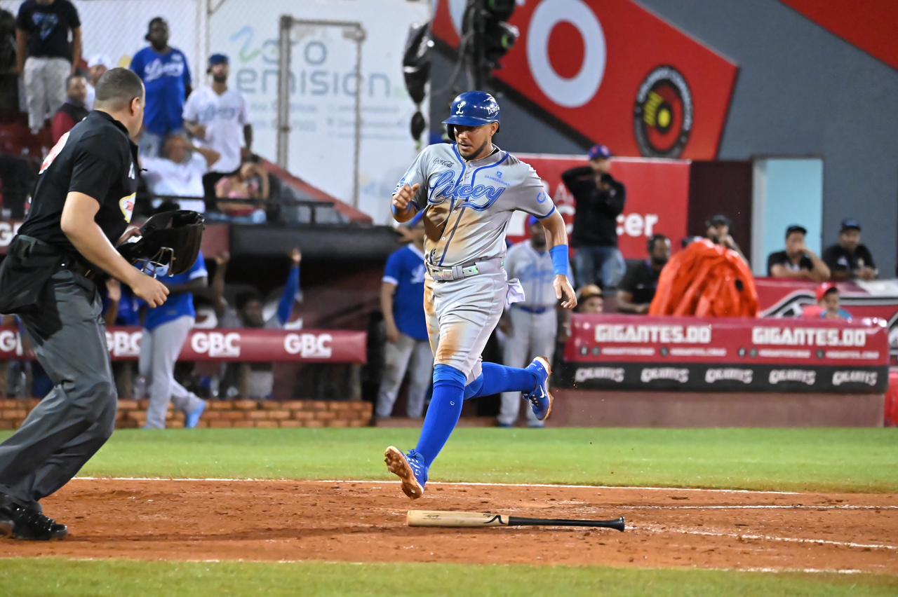 Núñez y Adames conducen triunfo del Licey sobre Gigantes