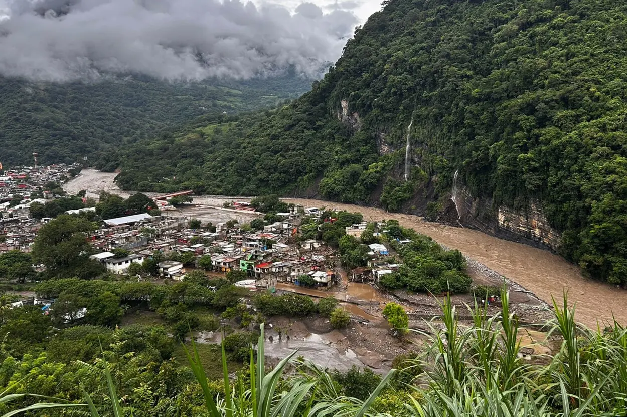 44 fallecidos y miles de damnificados por inundaciones y deslaves
