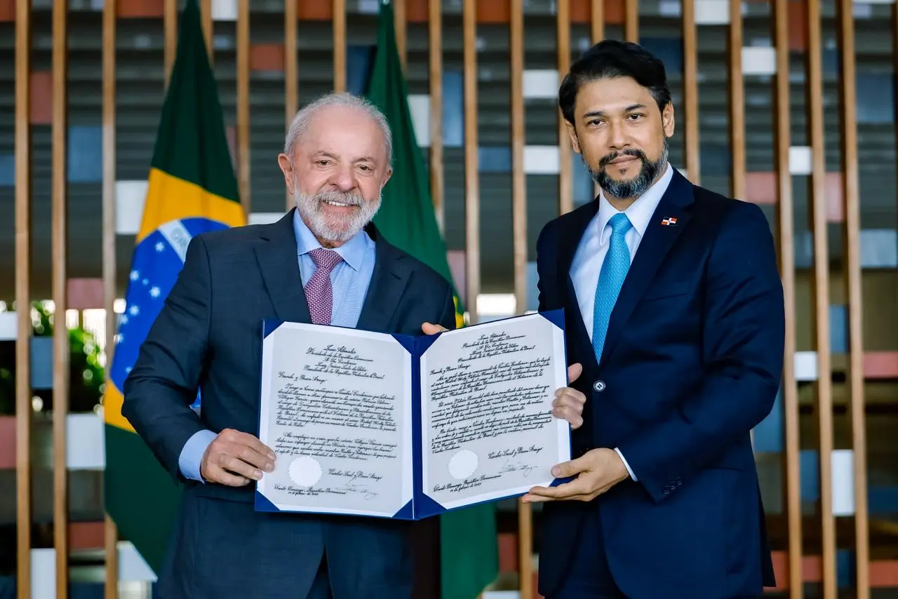 embajador dominicano se acredita en Brasil ante Lula