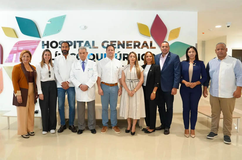 Ministro Bonilla realiza encuentro con “Amigos que Suman” en el hospital José Joaquín Puello