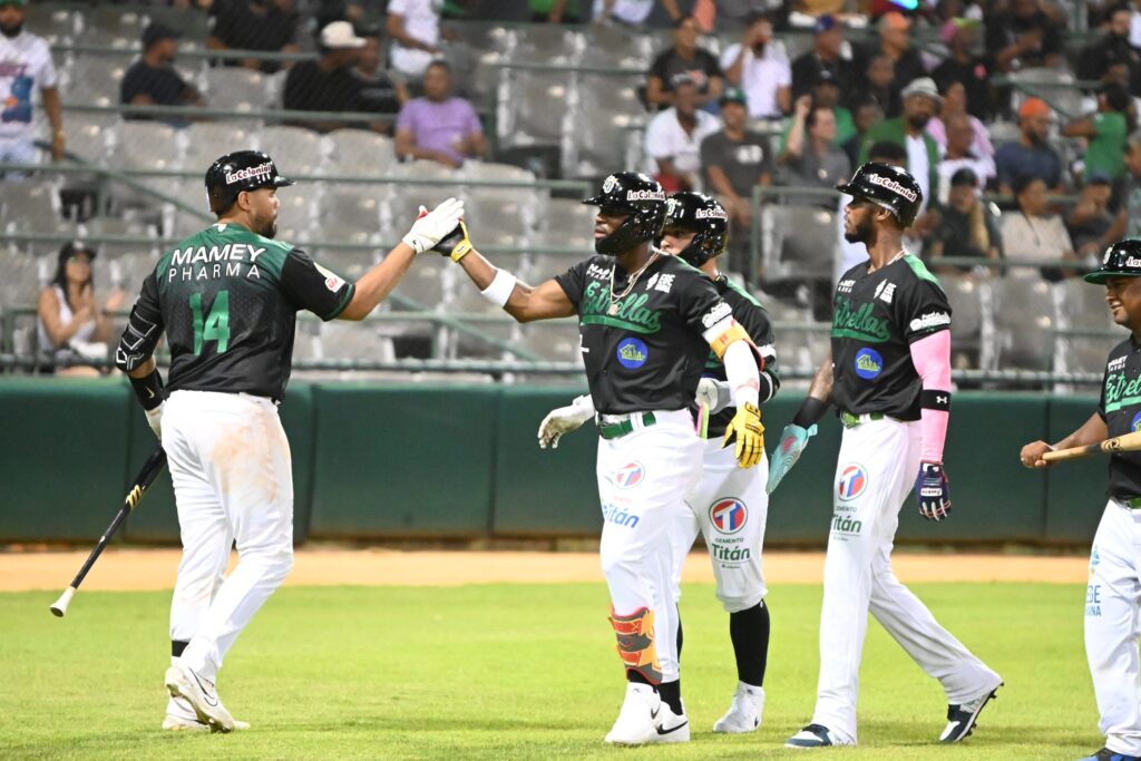Estrellas Orientales continúan imparables con 9 a 4