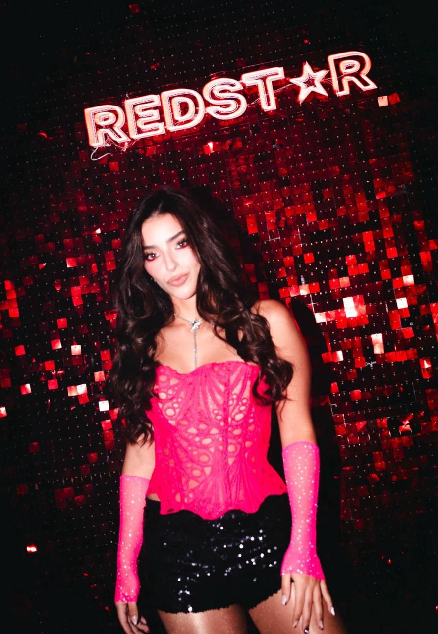Adri Torrón lanza disco “REDSTAR”; abrirá show de Erreway