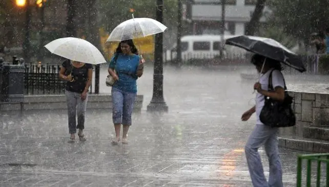 Vaguada provocará aguaceros al menos hasta este martes, según Meteorología