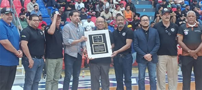 ASOBAE y Televiaducto reconocen a COOPADEPE por su 25 aniversario y su apoyo al deporte mocano
