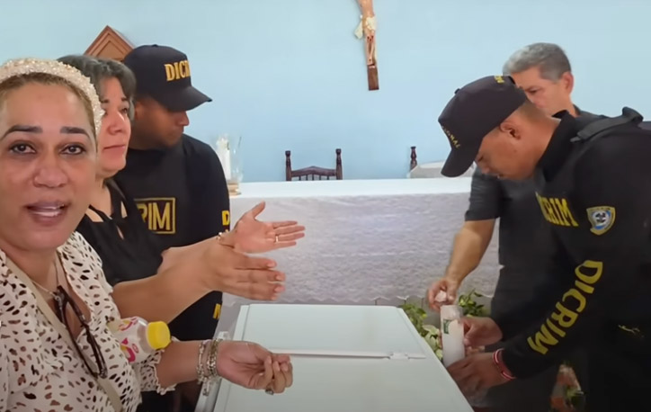 DICRIM se llevó difunto en plena iglesia en el distrito municipal Tavera