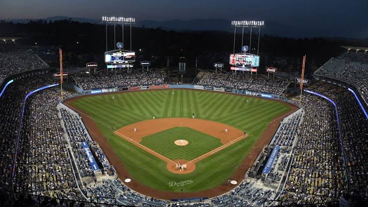 Dodger Stadium se alista para un Juego 3 decisivo de la Serie Mundial 2025 entre Azulejos y Dodgers