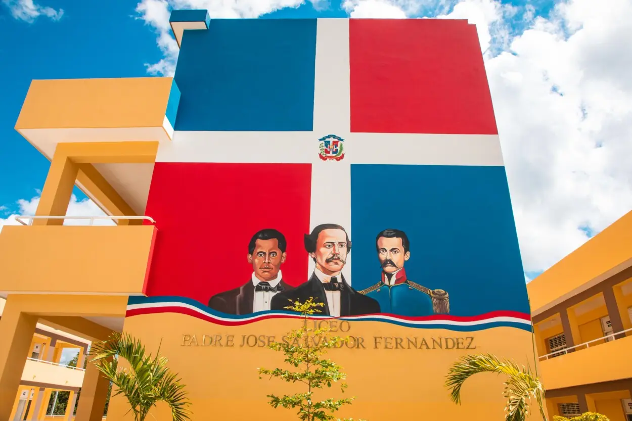 Más de 800 estudiantes beneficiados con nuevo liceo en Monseñor Nouel, afirma Abinader