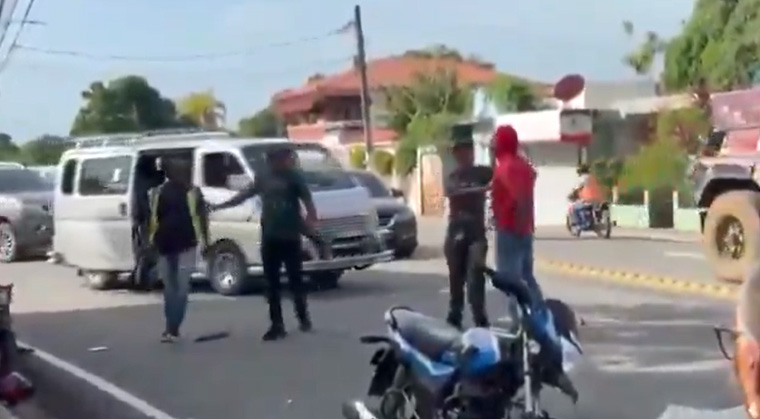 Disputa por pago de 50 pesos desata problema entre motoconchistas