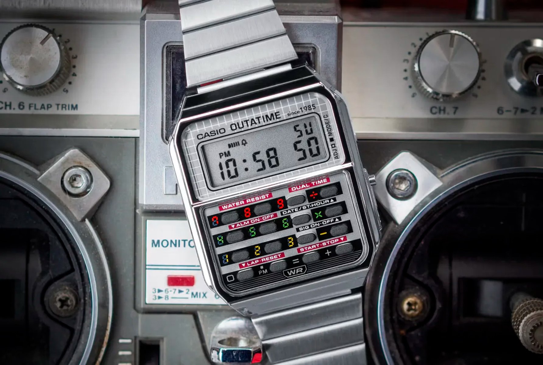 Casio renueva su reloj calculadora 45 años después (quieres uno)