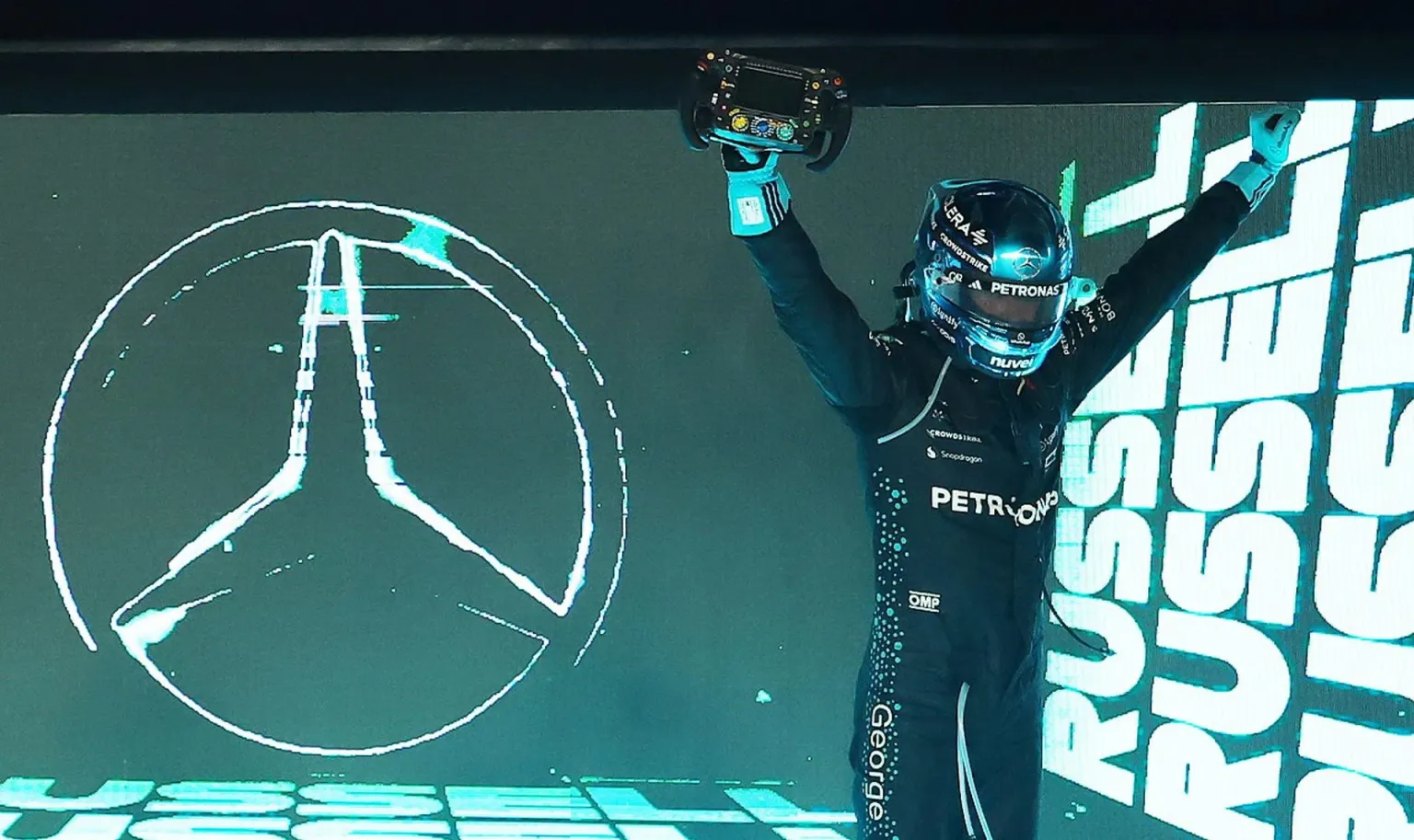 Russell gana en Singapur, donde Alonso fue octavo y Sainz, décimo